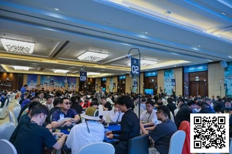 【GG扑克】2025CPG三亚总决赛｜速战速决！主赛事首次同步即将入围圈泡沫击碎！王泰麒装袋168万记分牌携手240人晋级第三轮！