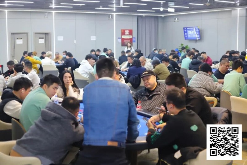 【GG扑克】长沙阳光月赛首日 | 当扑克月赛遇上圣诞季,冬日点燃牌手热情!DAY1A组共320人次参赛,刘欢领衔39人晋级下一轮