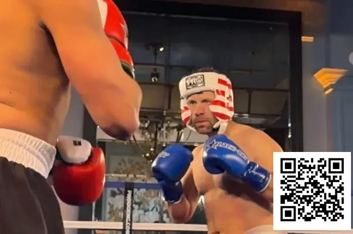 【GG扑克】”Jungleman”拳击赛第二回合遭偷袭,面部流血,比赛被叫停