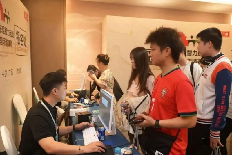 【GG扑克】第三届国门杯次日 | 广西三月三，主赛A组开打共135人次参赛，林峰CL携35人晋级第二轮，邓彪勇夺开幕赛冠军