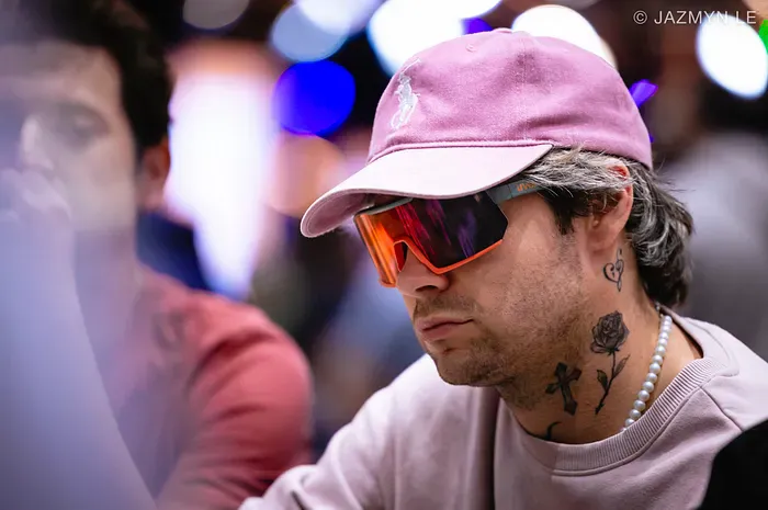 【GG扑克】离谱！读牌百分百正确却直接出局，WSOP主赛事这手英雄跟注看懵全场