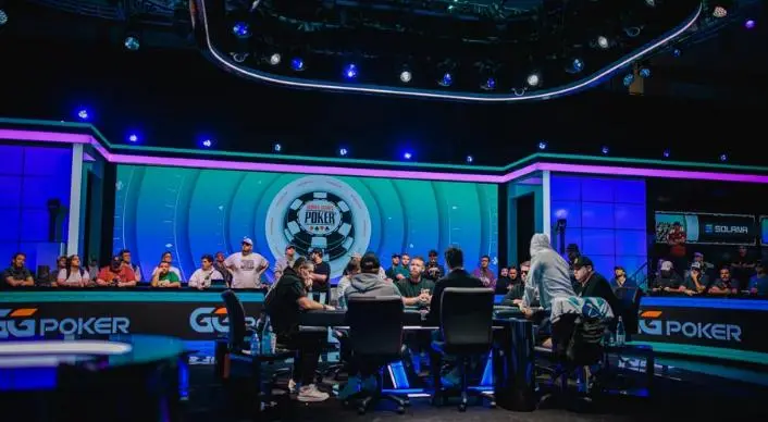 【GG扑克】2026WSOP主赛事争议:72强阶段公然“拖局保奖金”,扑克竞技的底线在哪?