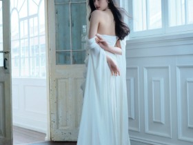 张婧仪穿白裙仙气飘飘 笑容灿烂眼神纯净【GG扑克游戏下载】